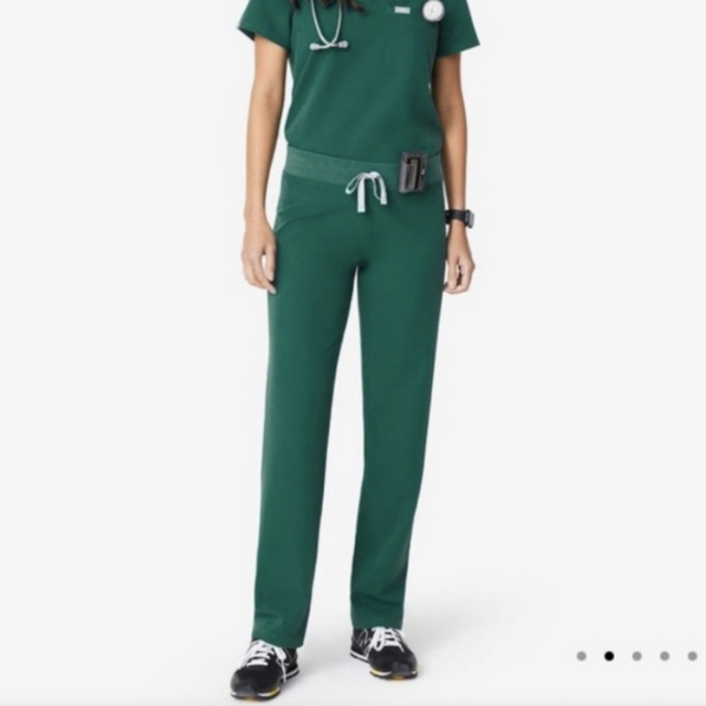 ISO hunter green Livingston small petite